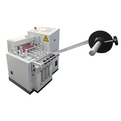 Mikrodatora lentes griešanas mašīna